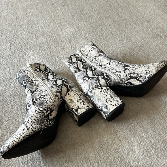 Snakeskin booties - Picture 5 of 5